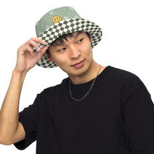 Reversible bucket hat